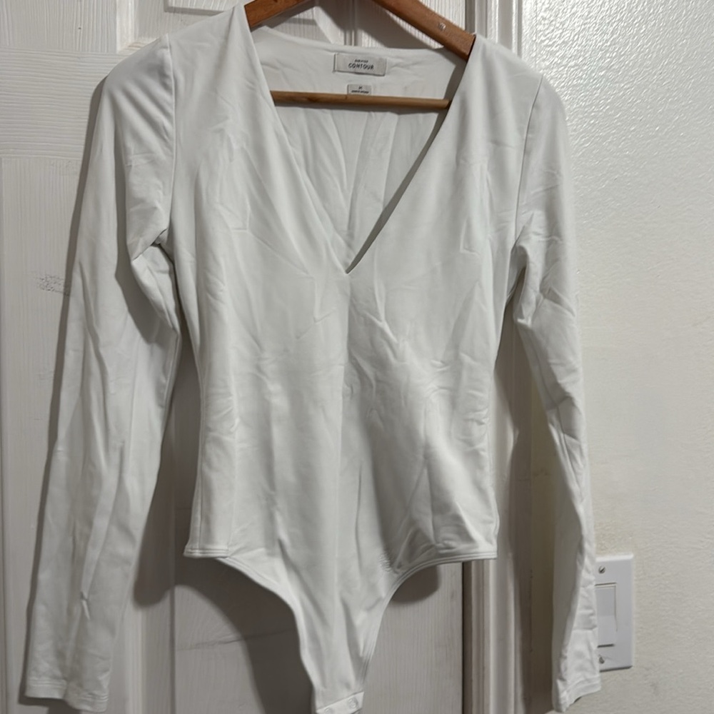 ARITZIA CONTOUR V-NECK LONG SLEEVE BODYSUIT - Picture 7 of 9